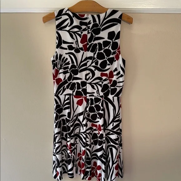 Jones Studio Floral Sleeveless Dress - Black, White, and Maroon - Picture 2 of 14